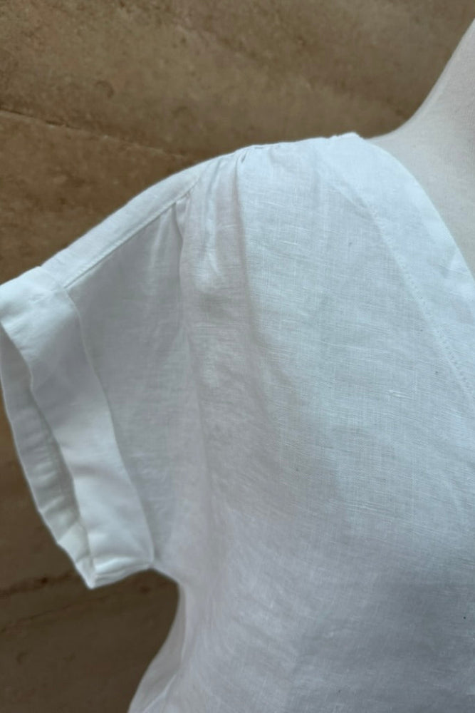 BlueBerry Linen Vee Shell Top - White